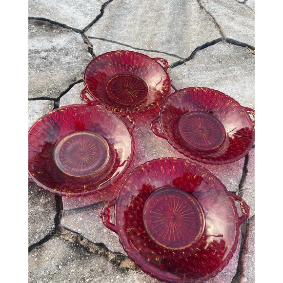 1 Red Indiana Glass scalloped honeycomb pattern dish - Picture 4 of 5
